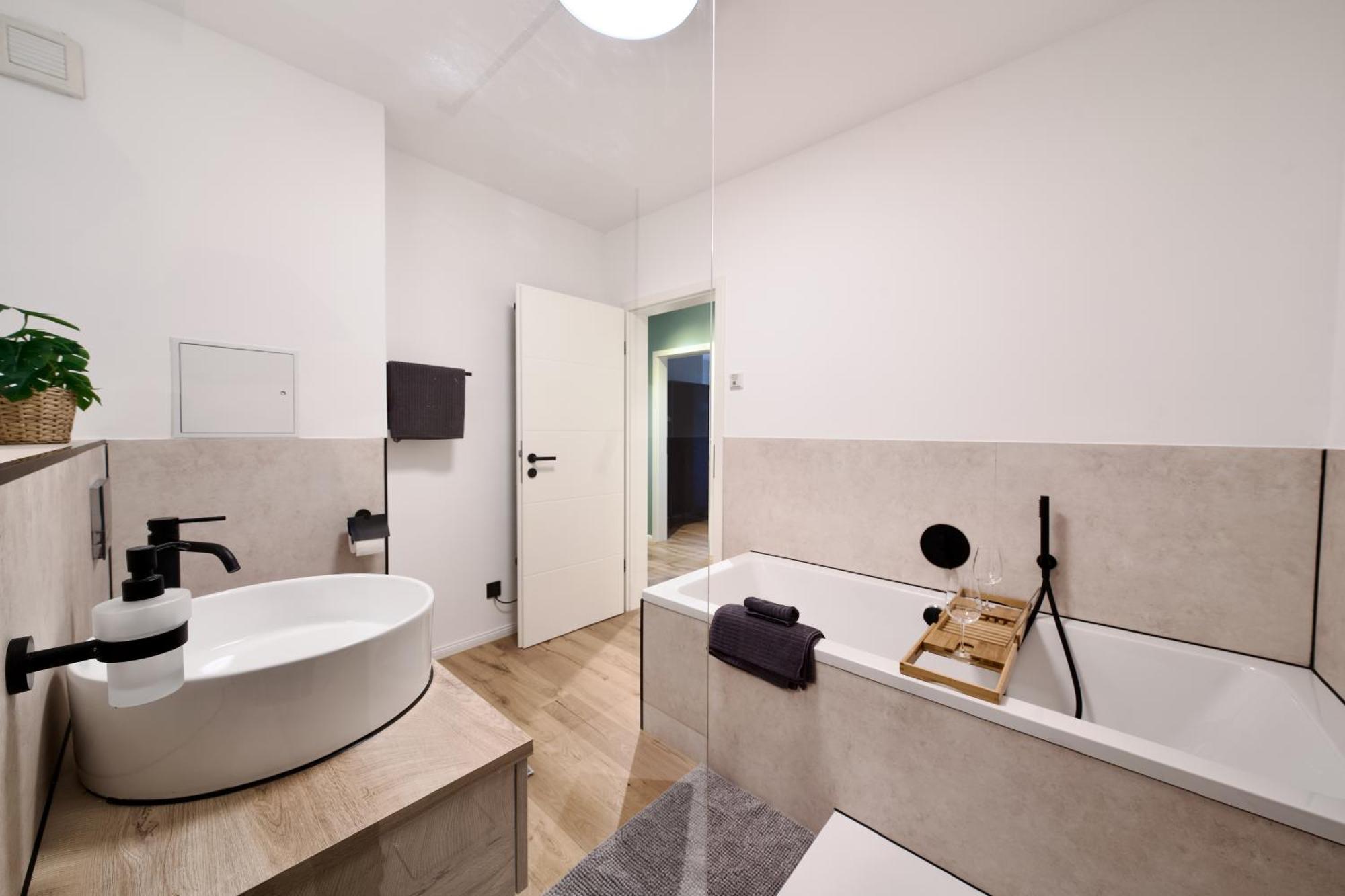 Edler Wohnraum Schwanenteich-Penthouse Mit Garage, Grill, Kaffeevollautomat, Klima, Lift & Terrasse Lägenhet Zwickau Exteriör bild